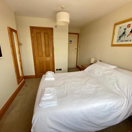 Mooredge B&B วิทบี ภายนอก รูปภาพ