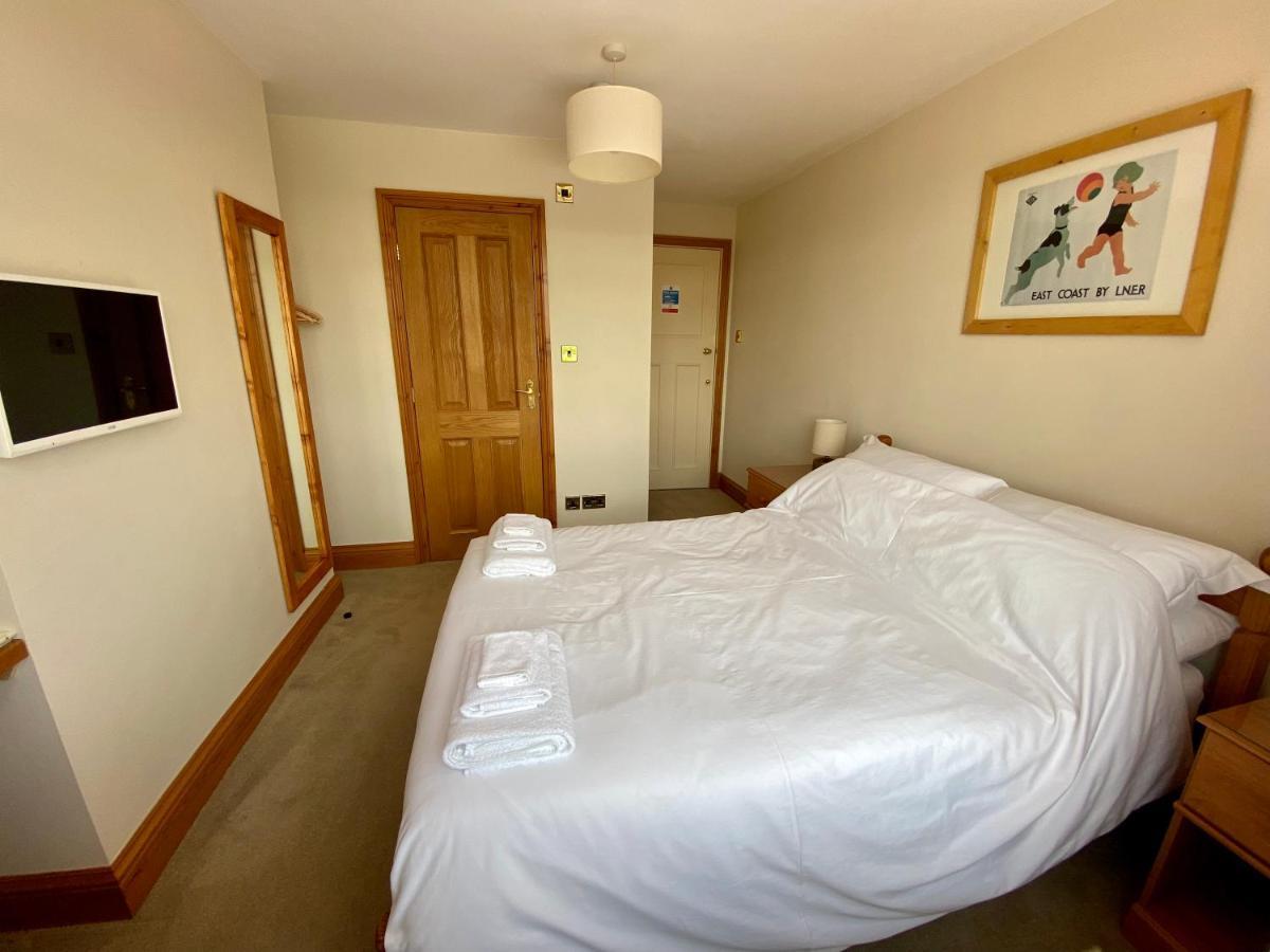 Mooredge B&B วิทบี ภายนอก รูปภาพ