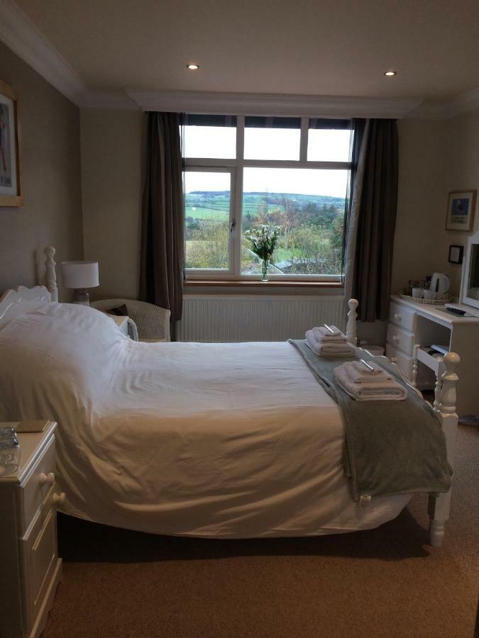 Mooredge B&B วิทบี ภายนอก รูปภาพ