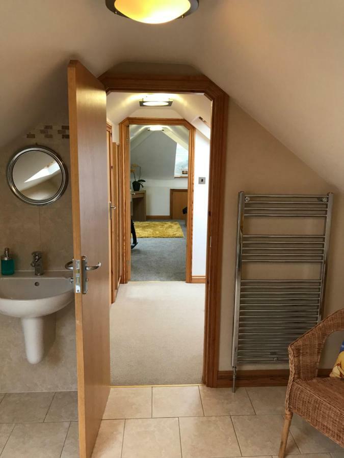 Mooredge B&B วิทบี ภายนอก รูปภาพ